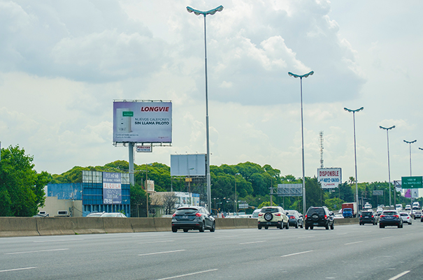 Columna Panamericana y Fondo de la Legua