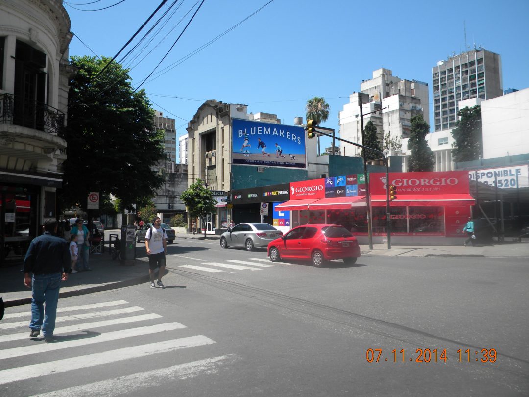 Medianera Cordoba y Alvear