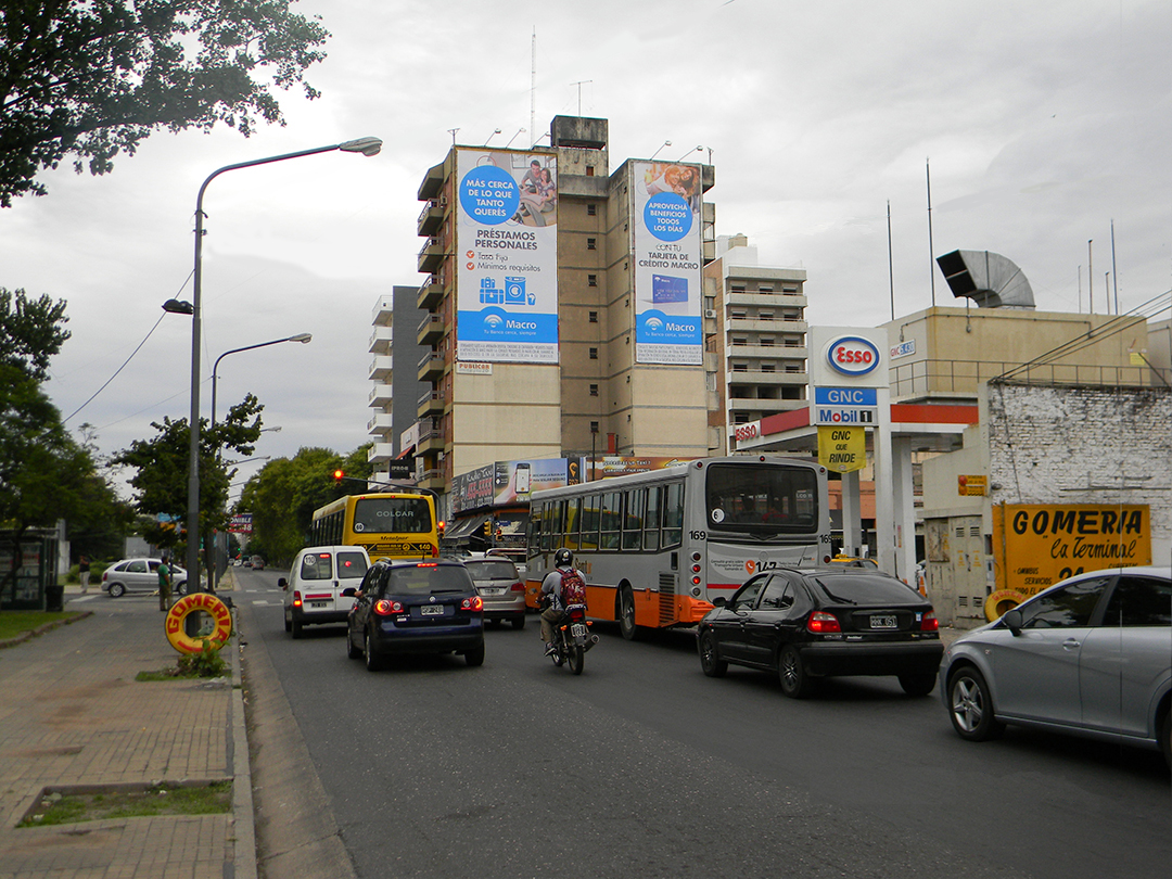 Medianera Cordoba y Cafferata (Izq)