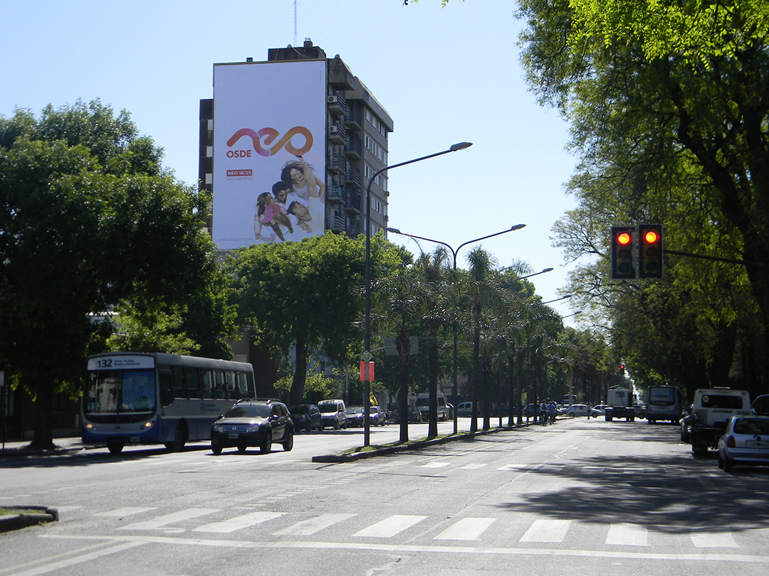 Medianera 27 De Febrero y Oroño